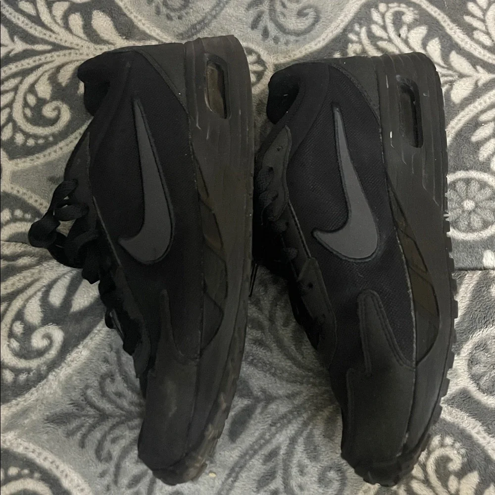 Nike Air Max Solo black Low-top living casual shoes Size 7.5